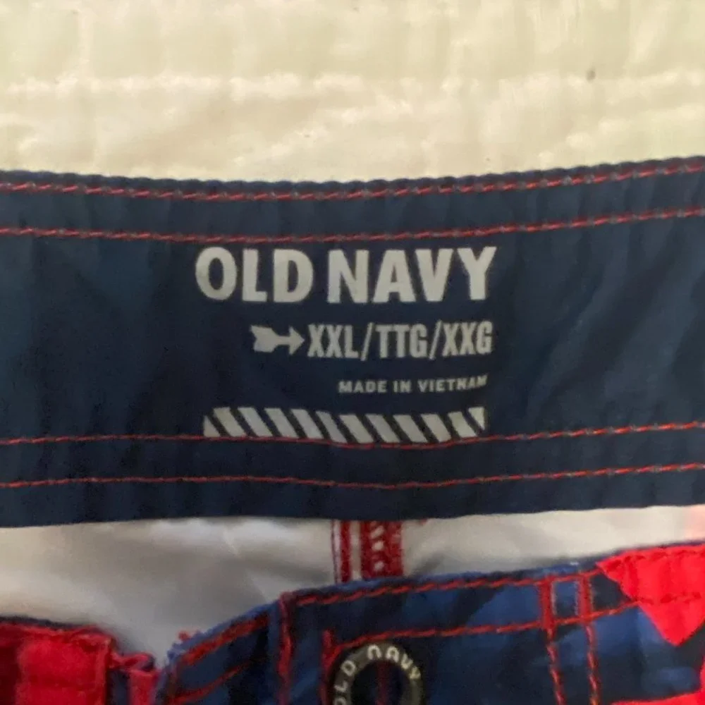 Old Navy Men's Swimsuit, XXL, no liner, blue & red with big flower design - Picture 5 of 6